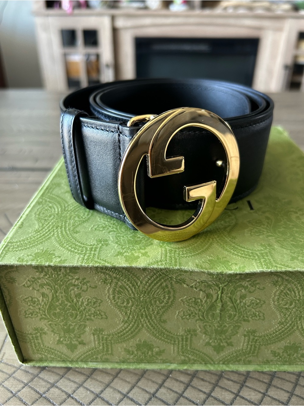 Gucci Black Leather Belt with Gold Interlocking G Buckle - Picture 7 of 9